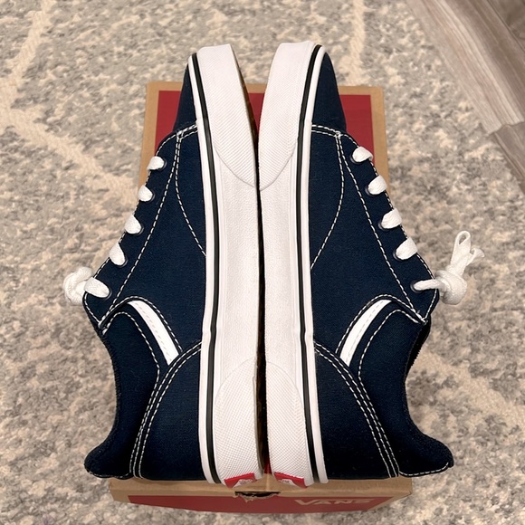 💙Vans Seldan Cute Canvas Navy Blue and White Sneakers in Size 4Y💙 - Picture 3 of 7